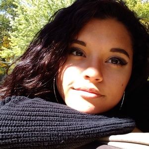 Meet your Posher, Maura